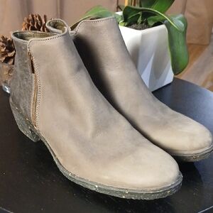 El Naturalista Gray Ankle Boots